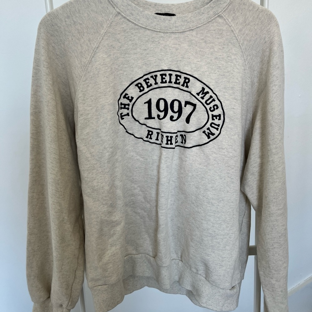 museum sweatshirt